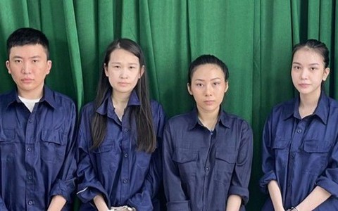 Đột kích tụ điểm có nhiều thanh niên trẻ đẹp múa thoát y phục vụ ‘quý bà’