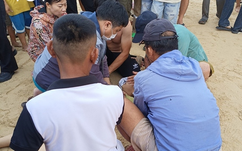 Một nữ sinh lớp 4 tử vong khi tắm biển