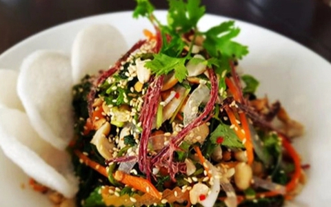 Loại rau dại thường mọc ở đất hoang, đem chế biến thành các món ăn lại ngon đến không ngờ
