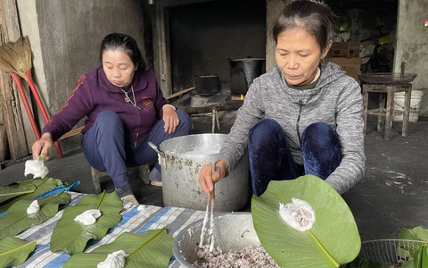 Làng quê khởi sắc nhờ gói hàng nghìn chiếc bánh lá mỗi ngày