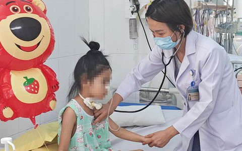 60 ngày cứu bé gái ngộ độc botulinum