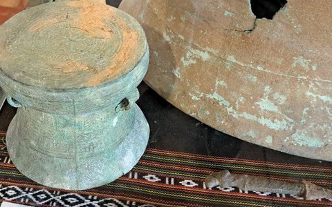 "Lùm xùm" thông tin cán bộ ngân hàng "trộm" cổ vật