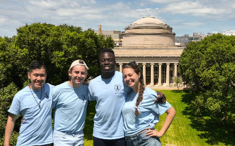 Học sinh, phụ huynh Việt Nam thường nhắc đến Harvard hay Yale mà không phải ai cũng biết đây mới là đại học hạng 1 nước Mỹ: Tỷ lệ chọi 4:100, không nằm trong Ivy League