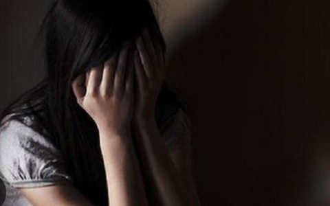 Ba thiếu niên thay nhau hiếp dâm bé gái 12 tuổi