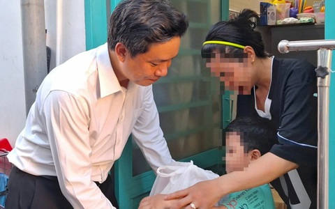 Mẹ bé trai bị cô giáo bạo hành ở nhóm lớp Tí Bo: "Tôi run rẩy, bật khóc!"