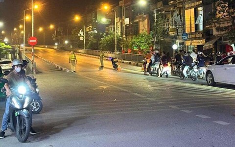 Nghi phạm tàng trữ ma túy trốn khỏi xe cảnh sát, nhảy xuống sông chết đuối