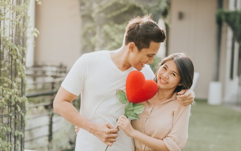 5 ngôn ngữ tình yêu giúp hôn nhân ngày càng hạnh phúc