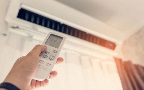 Tuyệt đối đừng bật điều hòa theo cách này vì có thể khiến người thân đối mặt với đột quỵ, méo miệng