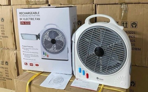 Rớt giá thảm hại, quạt tích điện từng sốt xình xịch nay bị xả bán giá bèo