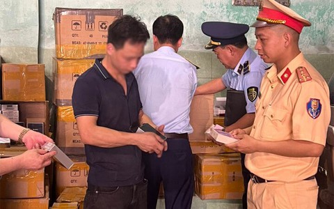 Phát hiện hơn 1.000 lọ nước hoa nghi giả nhãn hiệu nổi tiếng tại Bắc Giang