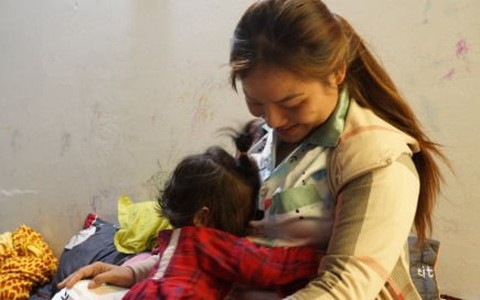 2 bé gái bị bắt cóc ở TP.HCM: Đêm ngủ, vẫn giật mình gọi 'chị ơi, chạy đi'