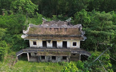 Vì sao dinh thự của “bạo chúa miền Trung” bị bỏ hoang đến rợn người?