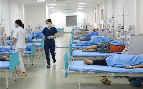 Vụ nghi ngộ độc thực phẩm tại Vĩnh Phúc: Huy động thầy thuốc giỏi cứu chữa kịp thời người bệnh