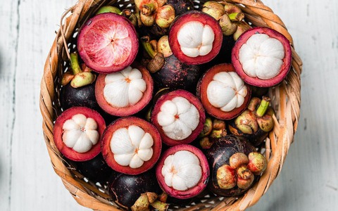 Bí quyết bóc vỏ măng cụt "nhanh như chớp" không cần dùng dao