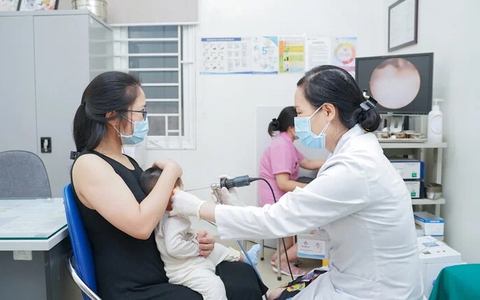 Trẻ liên tục nhập viện vì viêm mũi họng, tai giữa, bác sĩ khuyến cáo