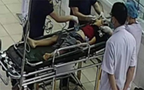 Nằm võng hóng mát, bé 7 tuổi bị cột cổng đổ đè tử vong