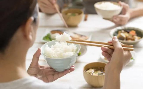 Ăn 2 thứ này đầu tiên trong bữa cơm tương đương đang hủy hoại tuyến tụy