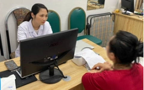 Ăn vô độ, nữ sinh phải nhập viện tâm thần