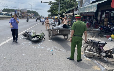 Xe chở tôn đi ngược chiều “chém” thương vong 2 người đi xe máy
