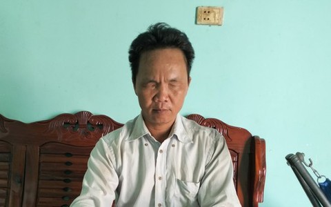 Người đàn ông khiếm thị liên tục vẫy tay vẫn bị xe buýt phớt lờ