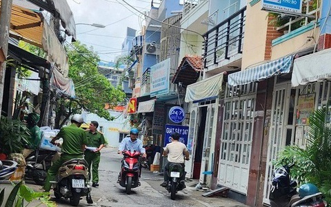 TPHCM: Bị tạt axit lúc ăn uống, 1 người tử vong, 7 người bị thương