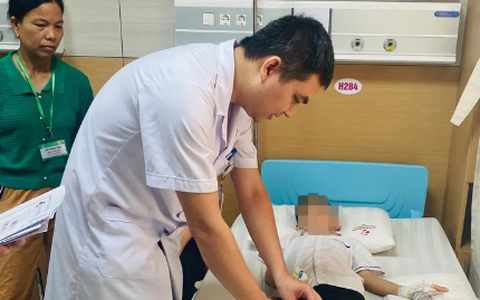 Vấp phải dây điện hở, bé 9 tuổi nguy kịch