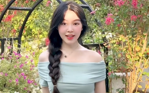 Lọ Lem đăng clip nhảy múa siêu xinh, nhưng bình luận của vợ chồng MC Quyền Linh mới khiến ai nấy quá nể