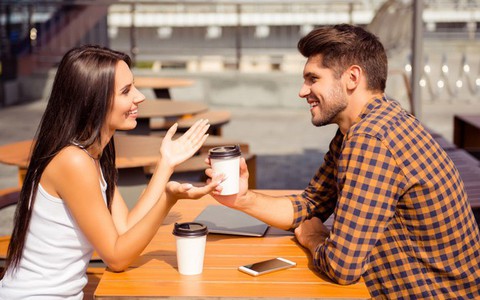 7 cách nói chuyện hay gây hứng thú với đối phương