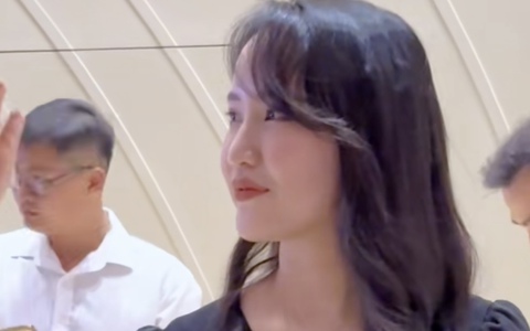 Vợ thiếu gia Phan Thành lọt ống kính cam thường sau 4 tháng sinh con, nhan sắc có khí chất hào môn