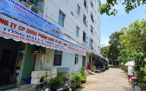 Một học sinh lớp 6 rơi lầu chung cư sau tin nhắn “con tự tử”