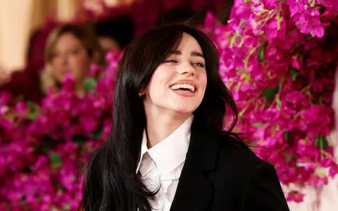 Billie Eilish: Nổi tiếng là mất bạn