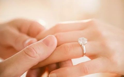 Yêu nhau lâu vì sao anh ấy vẫn chưa chịu cưới?