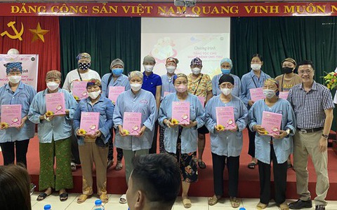 Lãnh đạo Quỹ Ngày mai tươi sáng nói về 703 bộ tóc sẽ được chế tác dành cho bệnh nhân ung thư