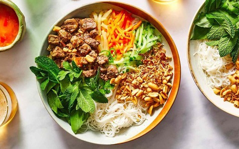 Cách làm bún thịt nướng chuẩn vị Hà Nội
