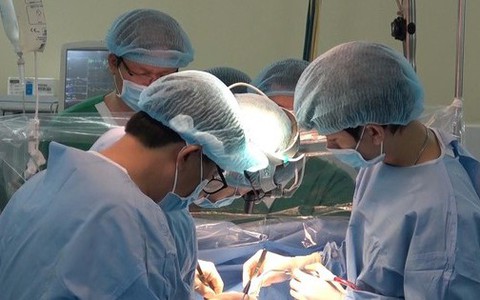 Nữ bệnh nhân nguy kịch sau phẫu thuật nâng ngực