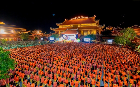 Chùa Ba Vàng bất ngờ thông báo tạm dừng khóa tu mùa hè 2024
