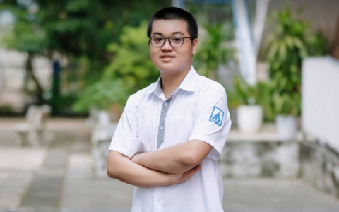 Nam sinh Hà Nội "lướt" mạng mới biết mình là thủ khoa vào 10
