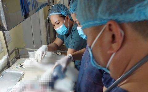 Mổ khẩn cứu sống kịp thời sản phụ tiền sản giật, suy thai non tháng