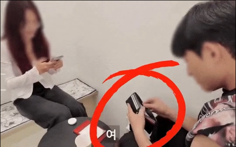 Xôn xao đoạn clip về “cuộc hẹn bên trong cà phê dating nhìn lén”, hành động cầm 500k của cô gái gây tranh cãi dữ dội