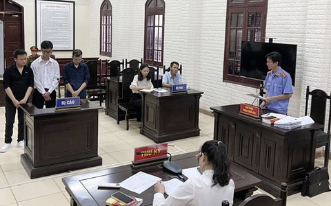 Chỉ ở nhà chiếu phim “lậu”, ngồi không thu lợi 2,7 tỉ đồng