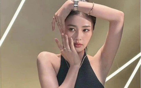 Bạch Lộc mắc sai lầm gì mà bộ ảnh mới bị chê tơi tả? Chụp cận mặt nên tạo dáng ra sao cho đẹp?