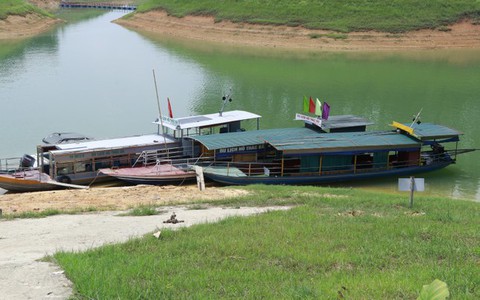 Nữ du khách tử vong khi chơi mô tô nước trên hồ Thác Bà ở Yên Bái