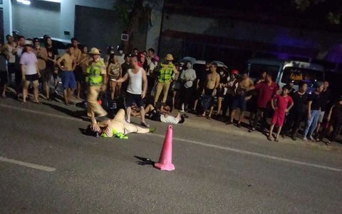 Cảnh sát giao thông bị xe tông chấn thương sọ não tại chốt đo nồng độ cồn