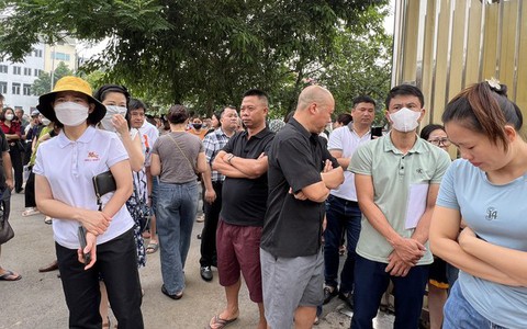Nghịch lý học sinh điểm cao thấp thỏm nộp hồ sơ vào trường có điểm chuẩn 23,75