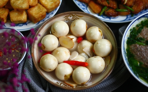 WHO cảnh báo 7 món chứa "chất độc", toàn món quen thuộc với người Việt, ăn không đúng có thể gây lú lẫn, ảo giác