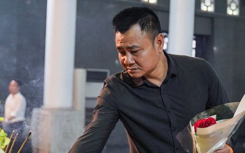 Lý do Nhà hát Kịch dùng hoa hồng tiễn đưa NSƯT Bùi Phương Nga