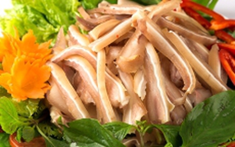 Mẹo luộc tai heo trắng giòn sần sật