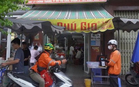 Cầm 100 nghìn đồng thưởng thức phở bò Phú Gia được Michelin đề xuất