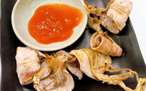 Nướng mực bằng than hay cồn ngon hơn?