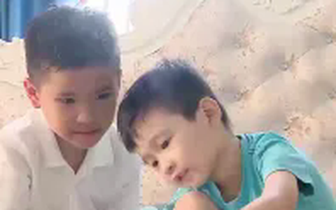 Cậu bé 11 tuổi dũng cảm cứu bạn đuối nước trên biển